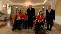 Vali Azizoğlu’ndan şampiyon sporcuya büyük ilgi