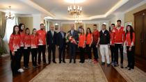 Milli sporculardan Vali Azizoğlu’na ziyaret
