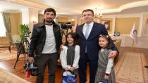 Erzurum'da minik valiyi gazeteci babası takip etti
